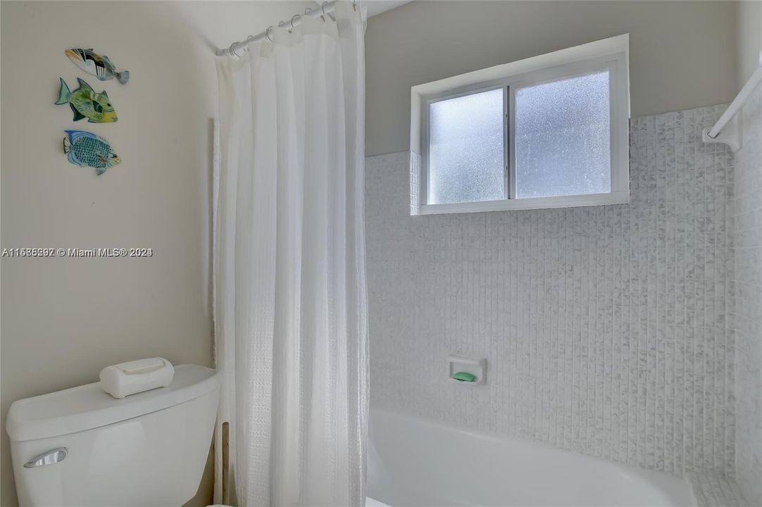 Под контрактом: $3,500 (3 спален, 2 ванн, 1364 Квадратных фут)