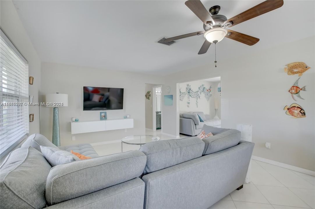 Active With Contract: $3,500 (3 beds, 2 baths, 1364 Square Feet)