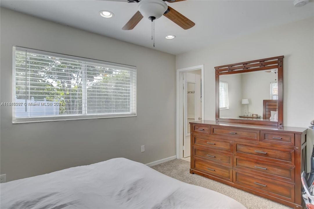 Active With Contract: $3,500 (3 beds, 2 baths, 1364 Square Feet)