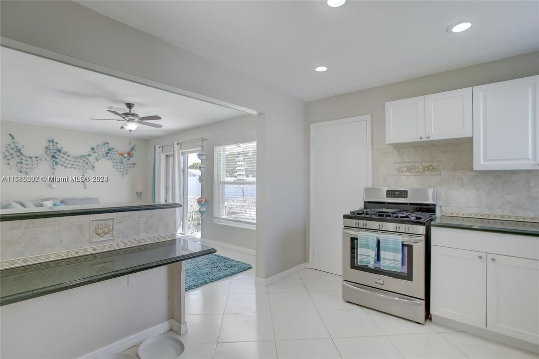 Active With Contract: $3,500 (3 beds, 2 baths, 1364 Square Feet)