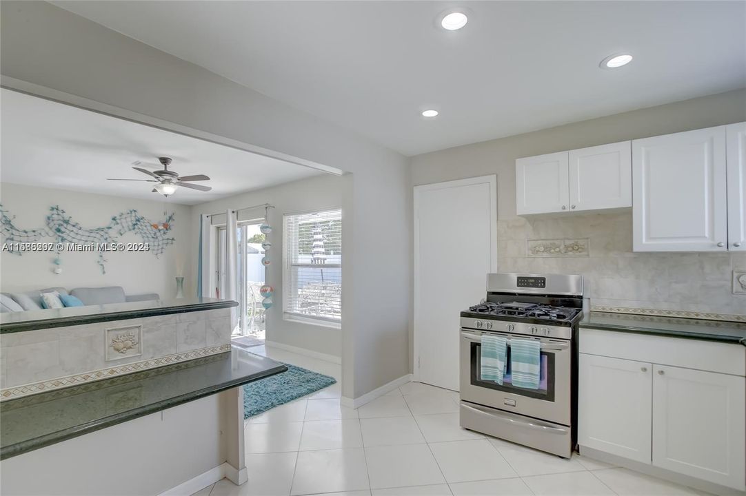 Active With Contract: $3,500 (3 beds, 2 baths, 1364 Square Feet)