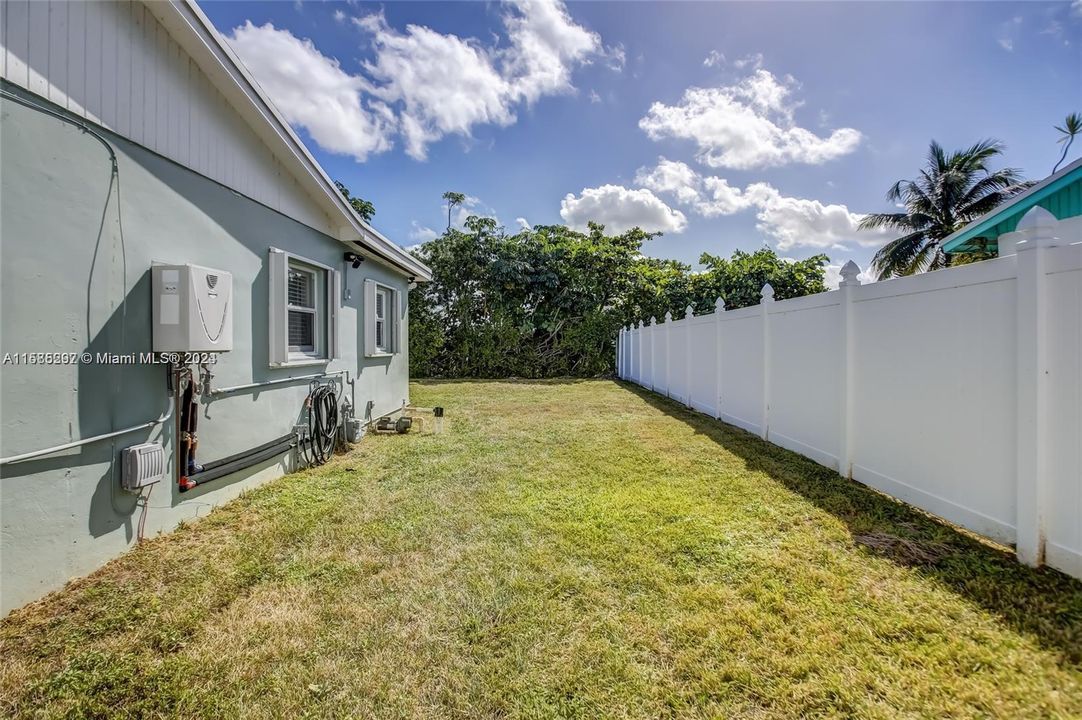 Active With Contract: $3,500 (3 beds, 2 baths, 1364 Square Feet)