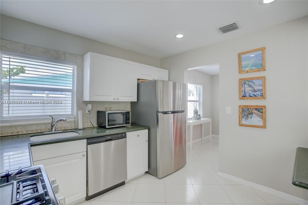 Active With Contract: $3,500 (3 beds, 2 baths, 1364 Square Feet)