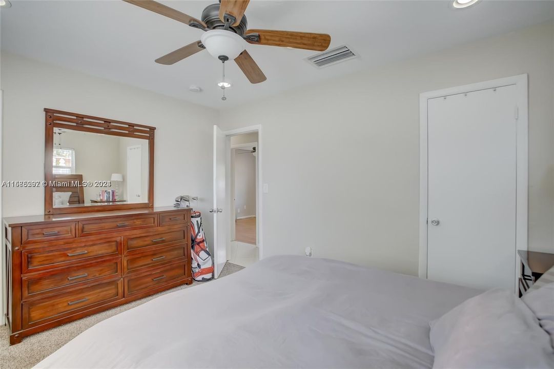 Active With Contract: $3,500 (3 beds, 2 baths, 1364 Square Feet)