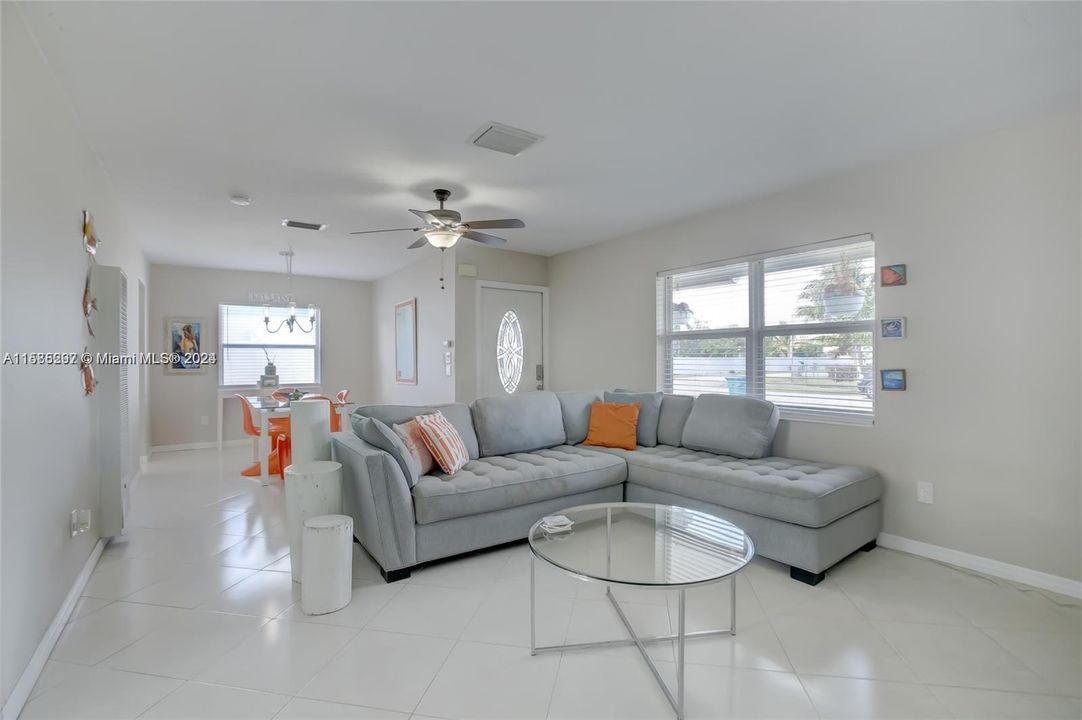 Active With Contract: $3,500 (3 beds, 2 baths, 1364 Square Feet)