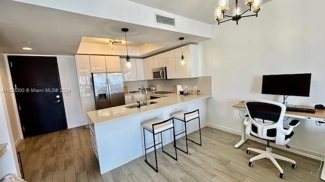 For Sale: $545,000 (1 beds, 1 baths, 819 Square Feet)
