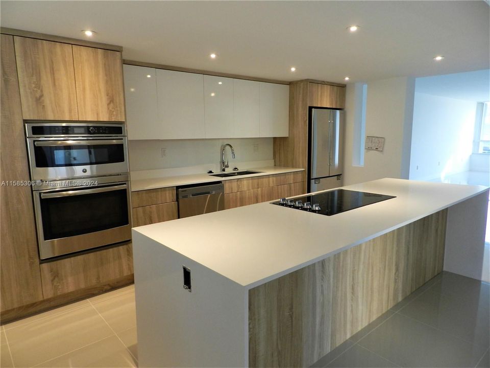 Recently Rented: $3,650 (2 beds, 2 baths, 1570 Square Feet)