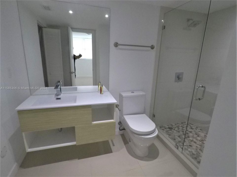 Recently Rented: $3,650 (2 beds, 2 baths, 1570 Square Feet)