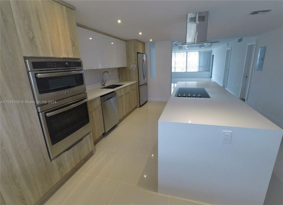 Recently Rented: $3,650 (2 beds, 2 baths, 1570 Square Feet)