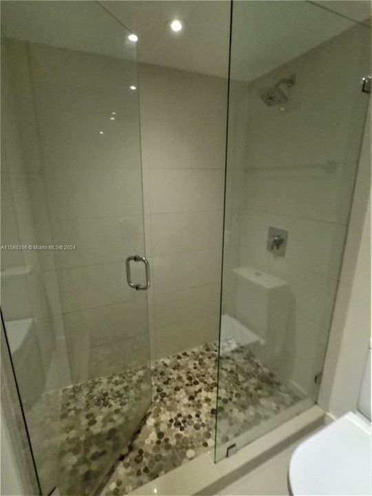 Recently Rented: $3,650 (2 beds, 2 baths, 1570 Square Feet)