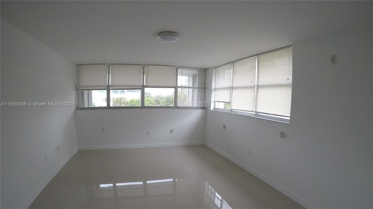 Recently Rented: $3,650 (2 beds, 2 baths, 1570 Square Feet)