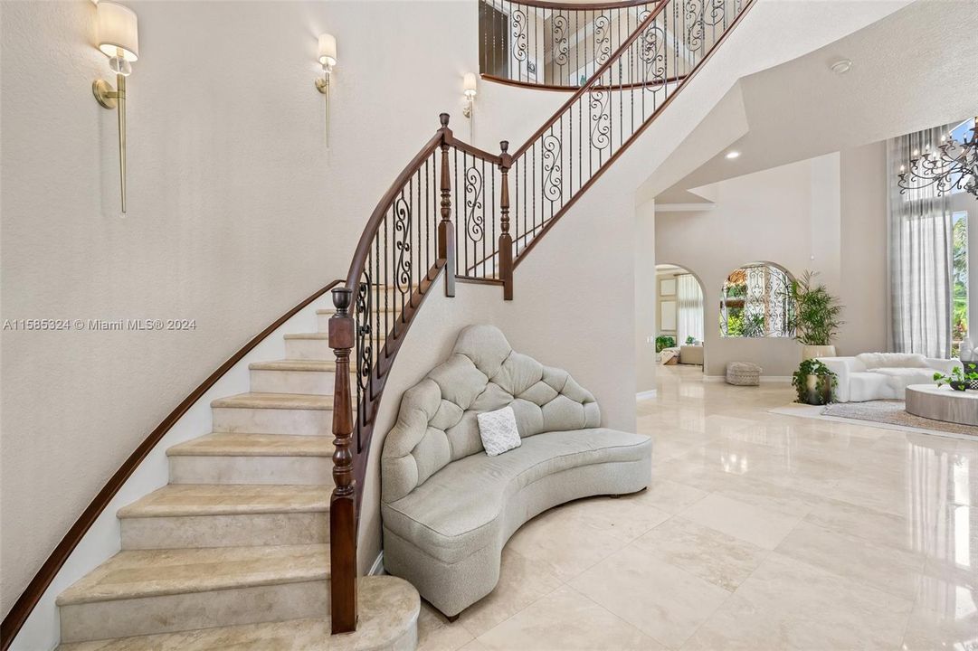 For Sale: $3,350,000 (6 beds, 7 baths, 6445 Square Feet)