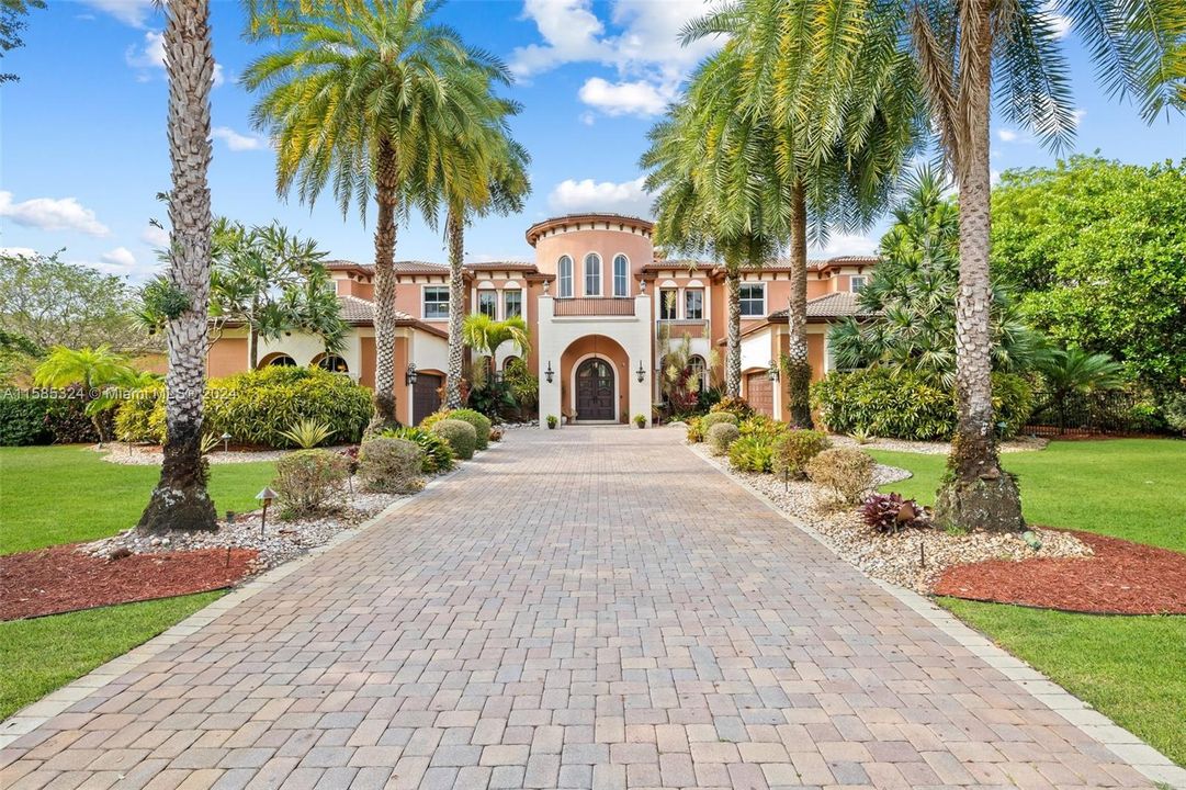 For Sale: $3,350,000 (6 beds, 7 baths, 6445 Square Feet)