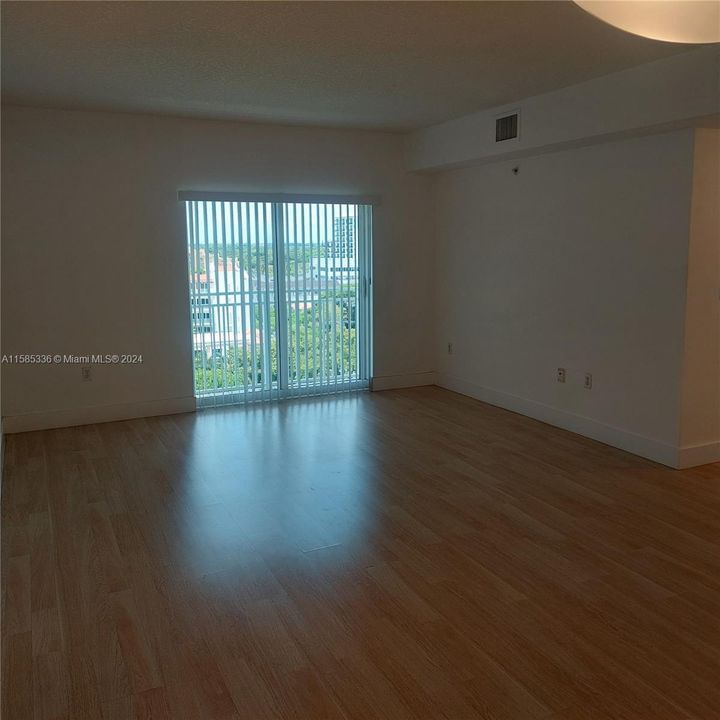For Rent: $2,350 (1 beds, 1 baths, 753 Square Feet)