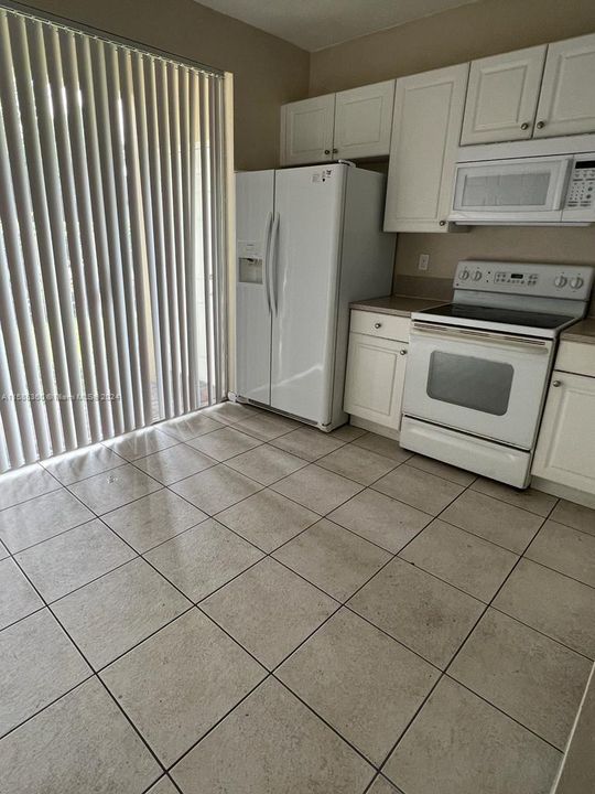 For Sale: $350,000 (2 beds, 2 baths, 1280 Square Feet)