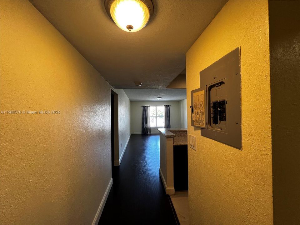 Active With Contract: $2,099 (2 beds, 1 baths, 834 Square Feet)