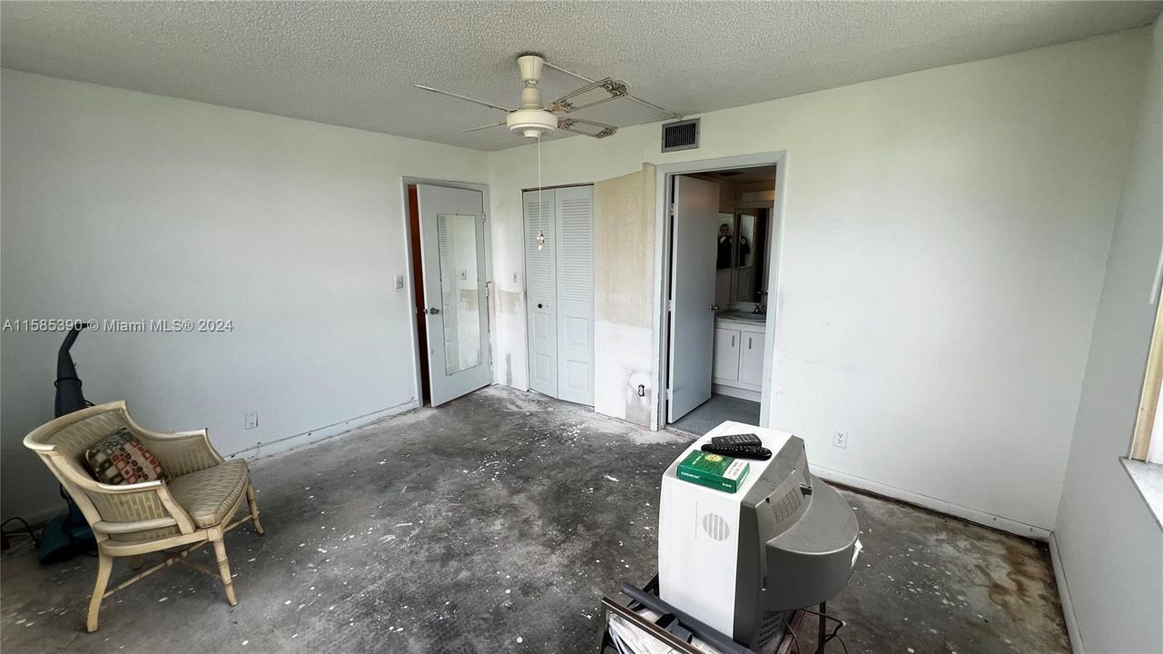 For Sale: $130,000 (2 beds, 2 baths, 1000 Square Feet)