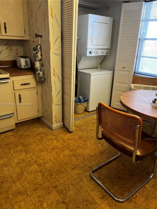 For Sale: $130,000 (2 beds, 2 baths, 1000 Square Feet)