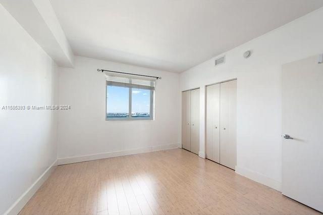 Recently Rented: $4,200 (2 beds, 2 baths, 1158 Square Feet)