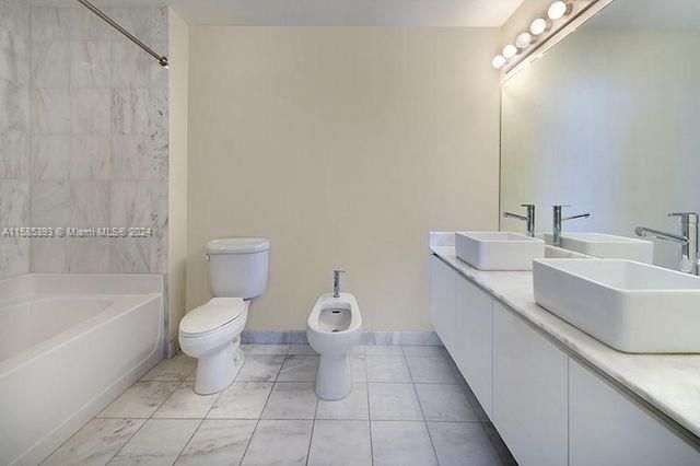 Recently Rented: $4,200 (2 beds, 2 baths, 1158 Square Feet)