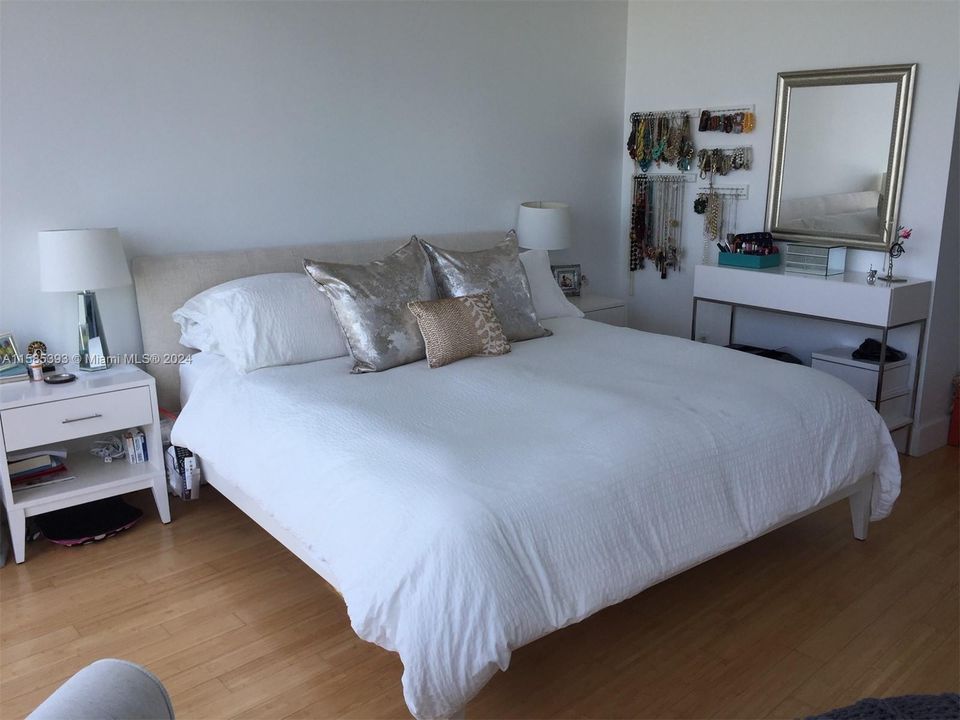 Recently Rented: $4,200 (2 beds, 2 baths, 1158 Square Feet)