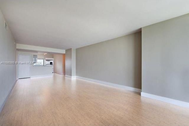 Recently Rented: $4,200 (2 beds, 2 baths, 1158 Square Feet)