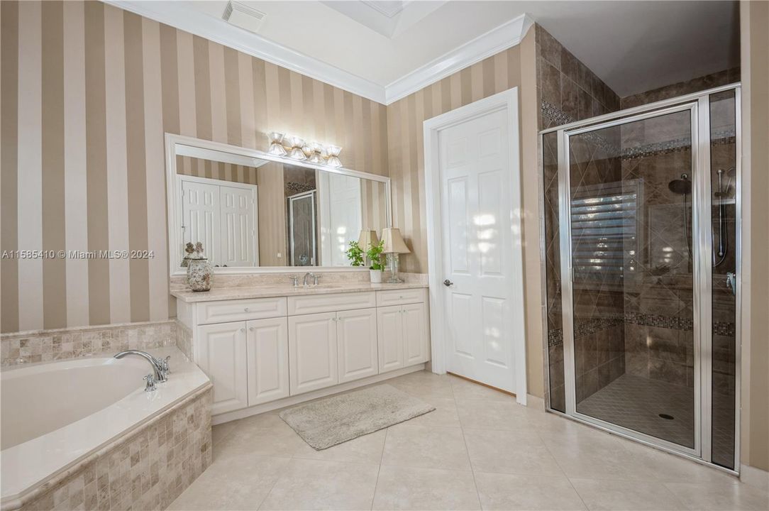 Laundry room with sink