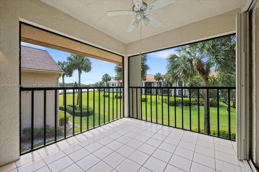 Screened good size porch to enjoy the river Views & Sunrises,& Breezes