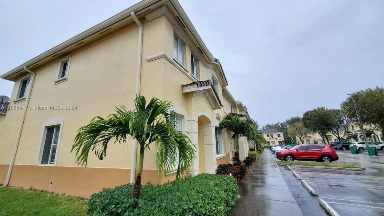 Active With Contract: $2,999 (4 beds, 3 baths, 1500 Square Feet)