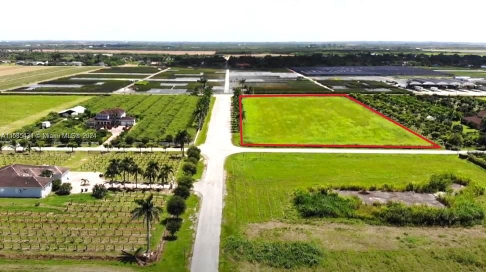 На продажу: $509,999 (4.12 acres)