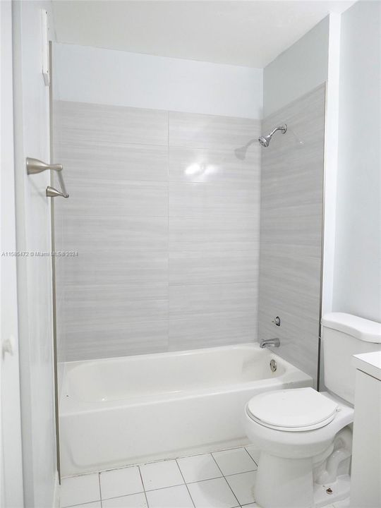 Active With Contract: $1,799 (1 beds, 1 baths, 808 Square Feet)