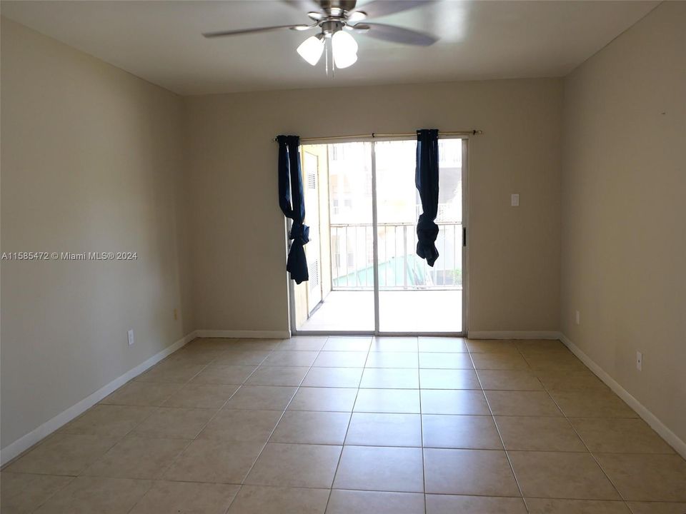 Active With Contract: $1,799 (1 beds, 1 baths, 808 Square Feet)