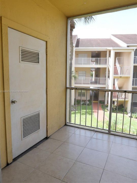 Active With Contract: $1,799 (1 beds, 1 baths, 808 Square Feet)