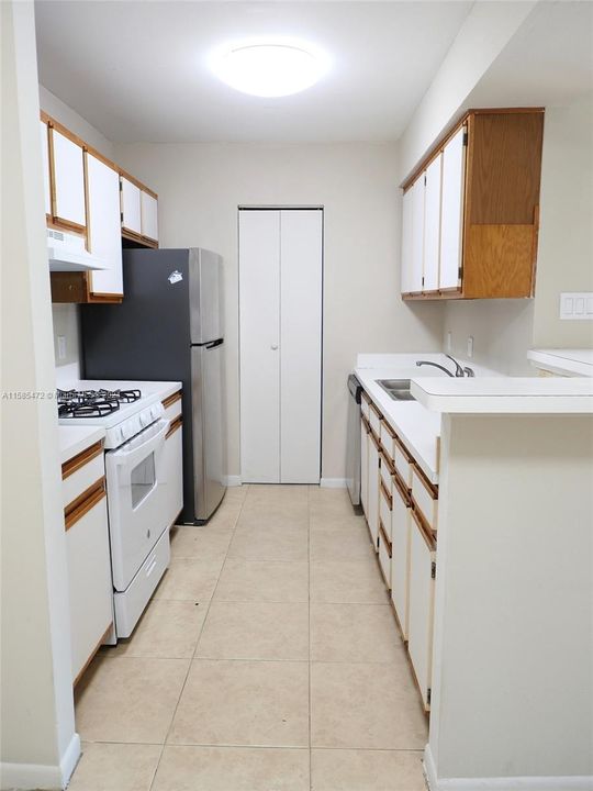 Active With Contract: $1,799 (1 beds, 1 baths, 808 Square Feet)