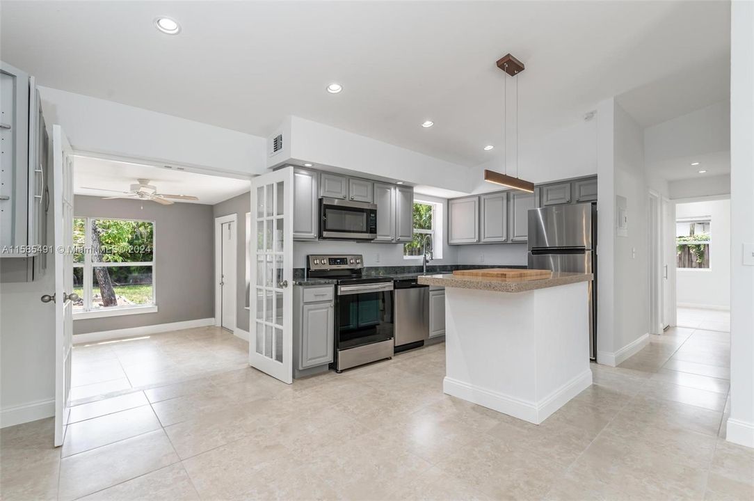 Recently Rented: $3,249 (3 beds, 2 baths, 1128 Square Feet)