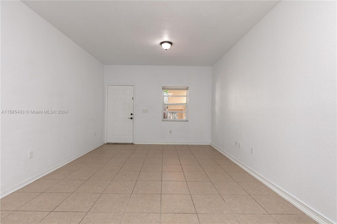 For Rent: $2,600 (3 beds, 2 baths, 1055 Square Feet)