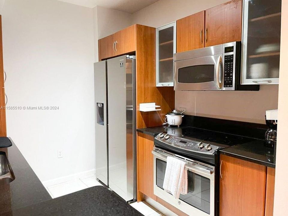 For Rent: $2,900 (2 beds, 2 baths, 1074 Square Feet)