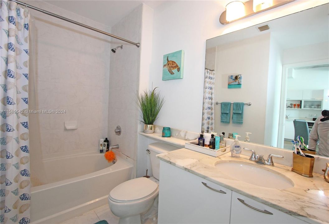 Active With Contract: $329,000 (1 beds, 1 baths, 685 Square Feet)