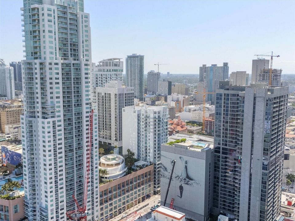 Active With Contract: $329,000 (1 beds, 1 baths, 685 Square Feet)