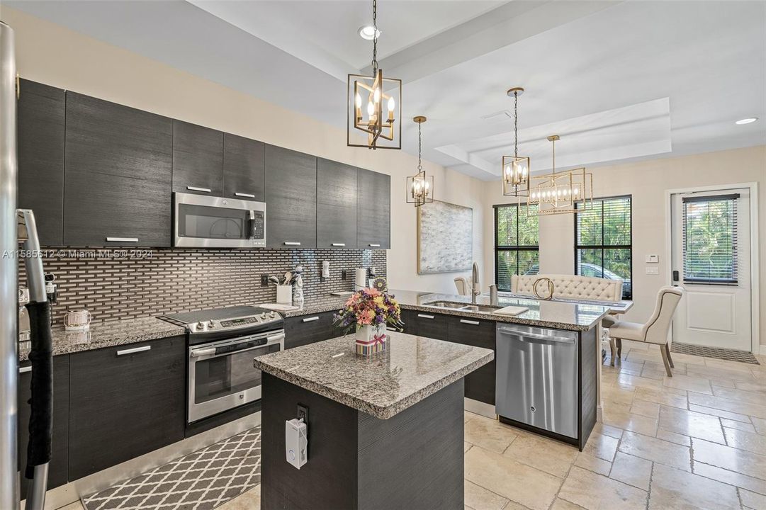 Active With Contract: $869,000 (3 beds, 3 baths, 2438 Square Feet)