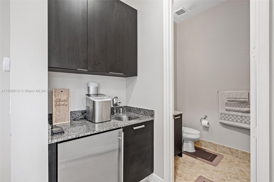 Active With Contract: $869,000 (3 beds, 3 baths, 2438 Square Feet)
