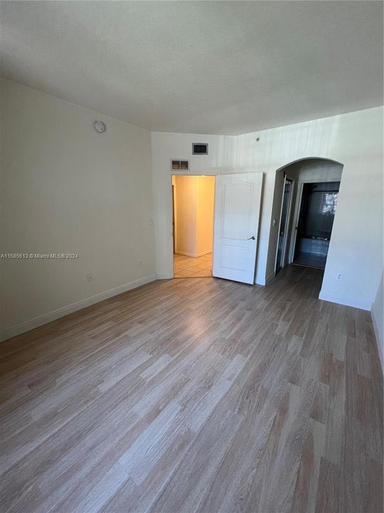 Active With Contract: $2,900 (3 beds, 2 baths, 1260 Square Feet)