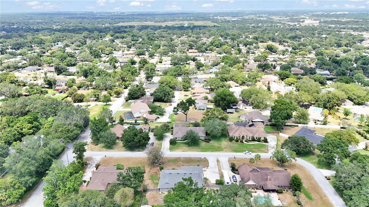 Active With Contract: $594,900 (3 beds, 2 baths, 2573 Square Feet)