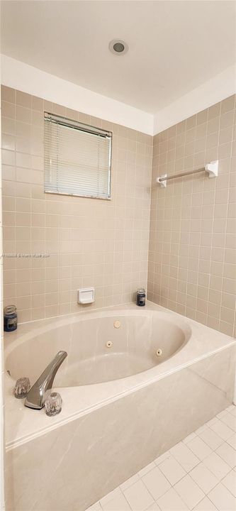 For Rent: $3,350 (3 beds, 2 baths, 1393 Square Feet)