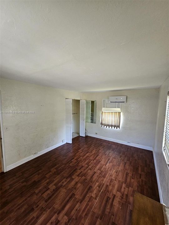 For Rent: $2,500 (2 beds, 1 baths, 829 Square Feet)