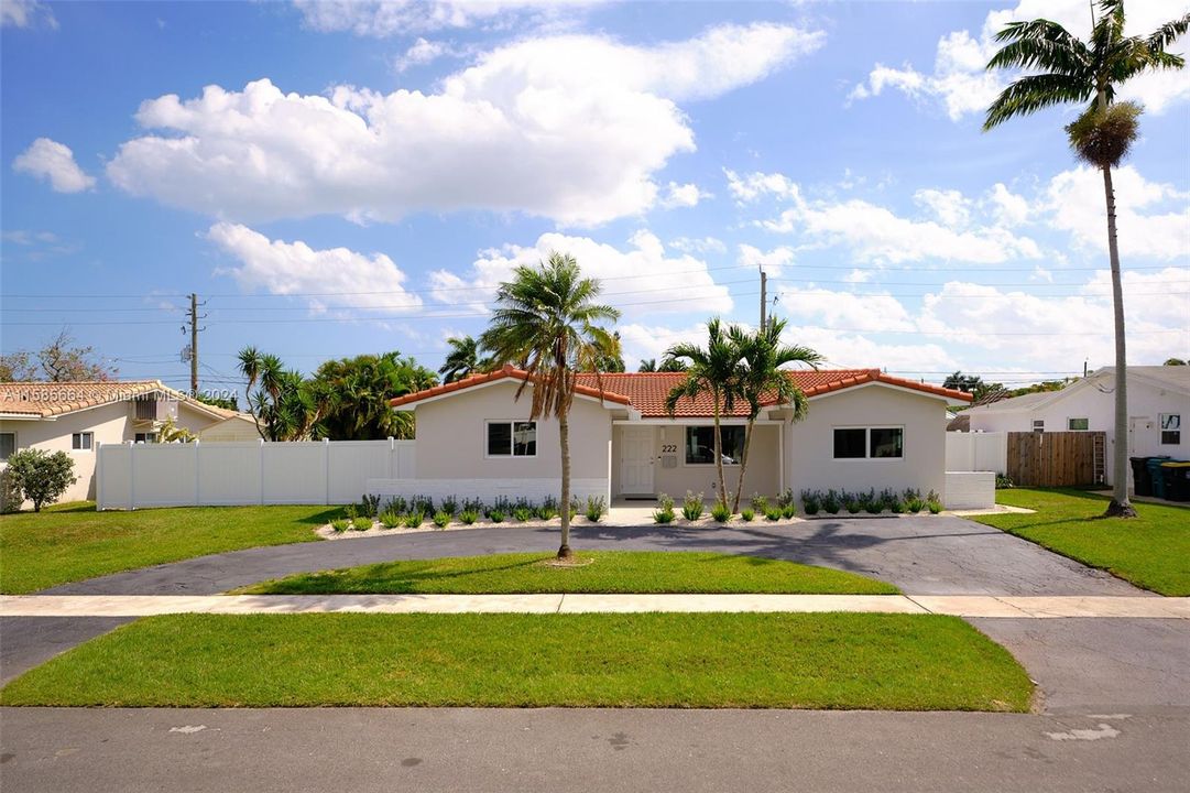 Active With Contract: $1,075,000 (4 beds, 4 baths, 1747 Square Feet)