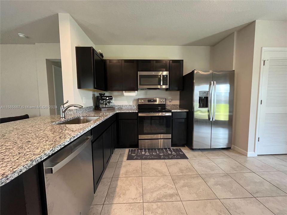 Active With Contract: $2,500 (3 beds, 2 baths, 1314 Square Feet)