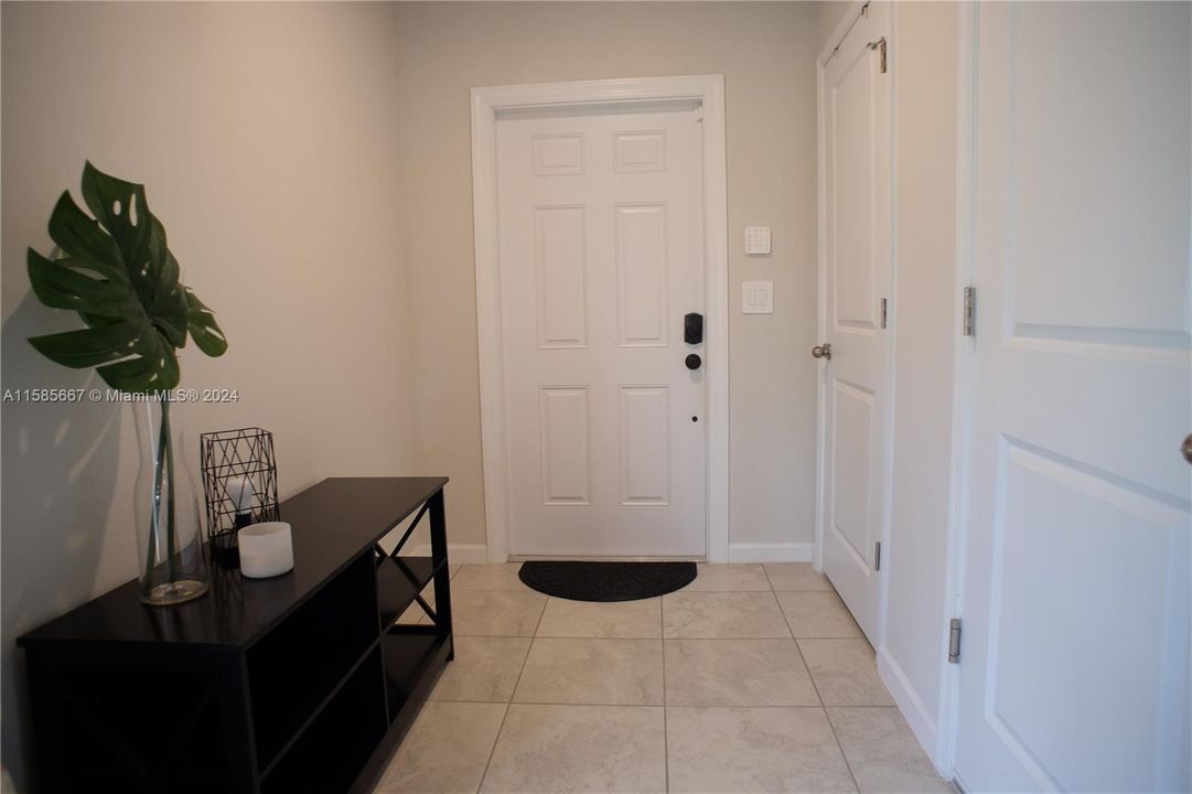 Active With Contract: $2,500 (3 beds, 2 baths, 1314 Square Feet)