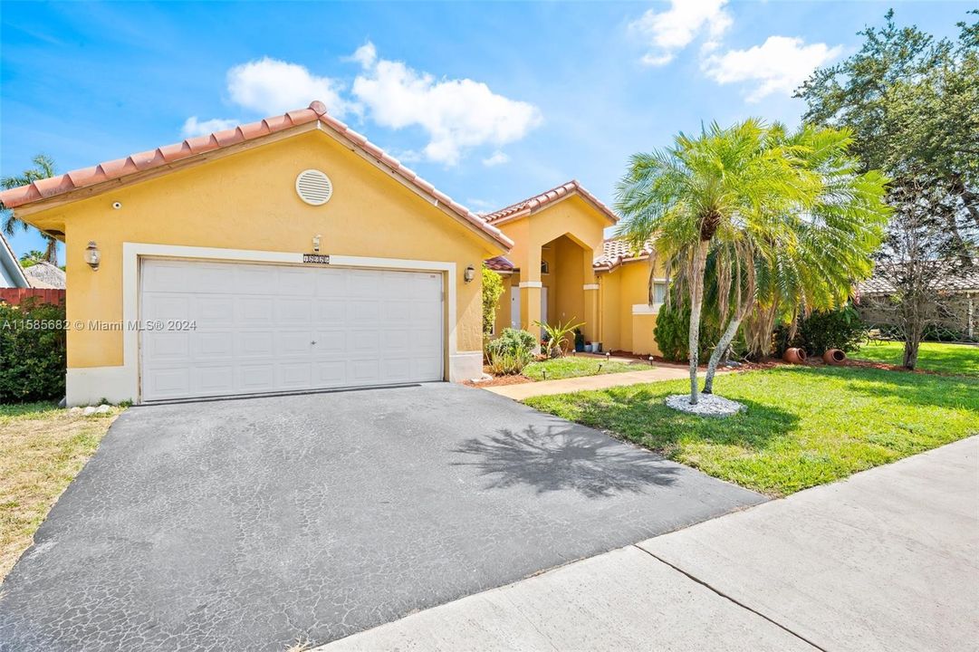 Active With Contract: $760,000 (4 beds, 2 baths, 2186 Square Feet)