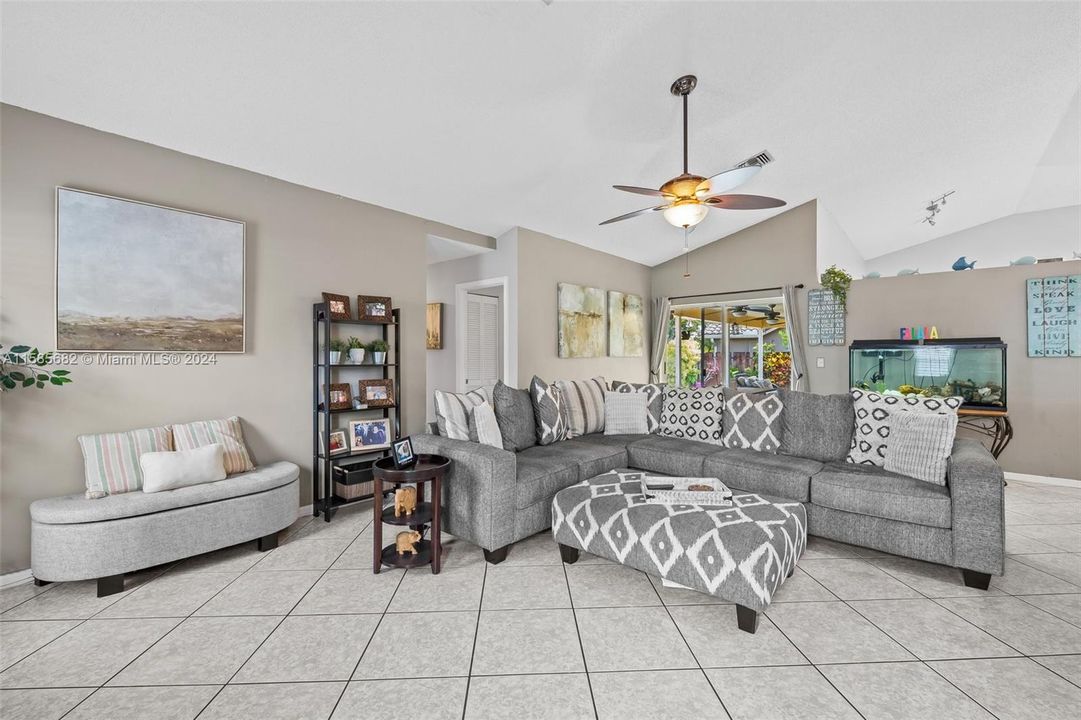 Active With Contract: $760,000 (4 beds, 2 baths, 2186 Square Feet)